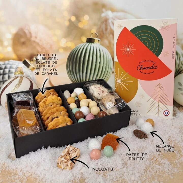 Coffret gourmand pour Nol avec nougats, biscuits, noisettes, amandes et raisins enrobs de chocolats et ptes de fruits