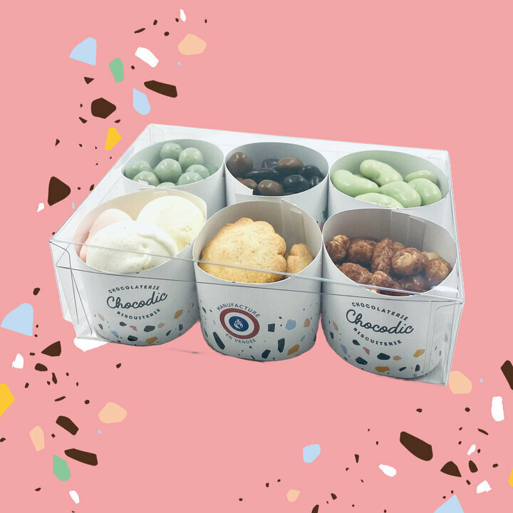 Coffret 6 timbales avec des biscuits, des guimauves, des croustybilles, des cacahutes caramlises et autres.