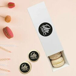 Boite de 6 macarons vanille personnalis avec votre logo, thme blanc