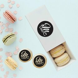 Bote de 4 macarons personnalis entreprise sur le thme blanc